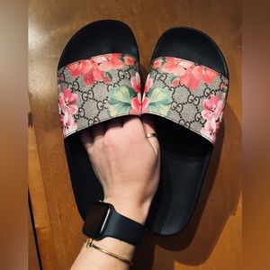 Gucci GG Blooms Supreme Slides